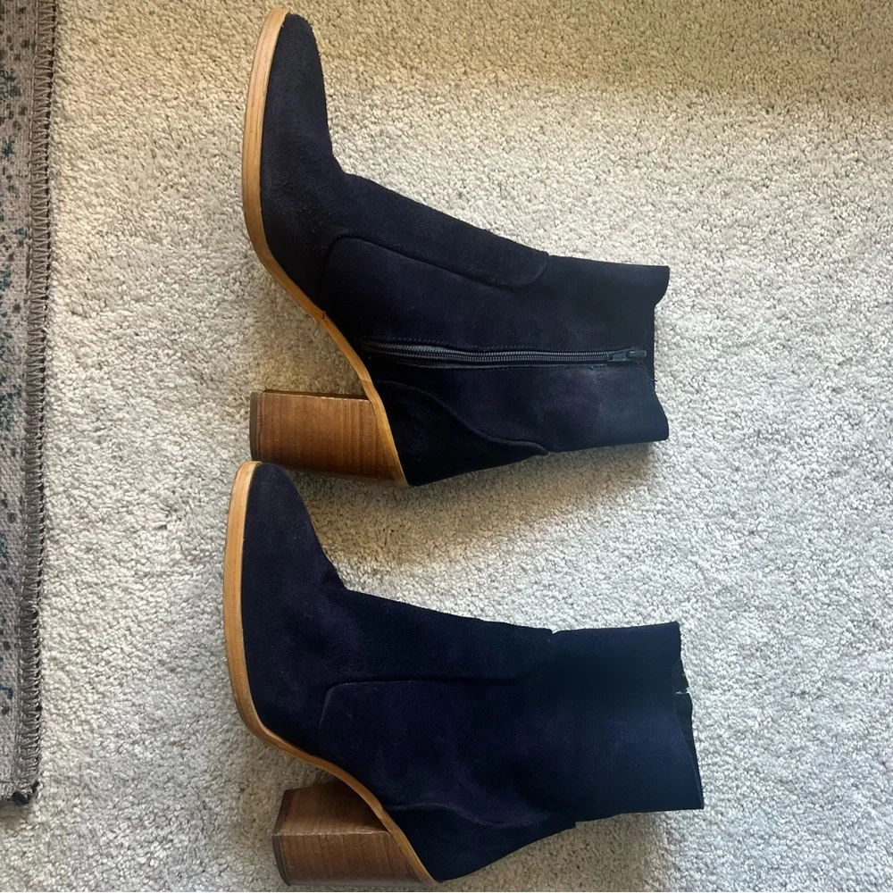 Stylish Women's Blue Suede‎ Boots by TopShop. - Picture 3 of 6